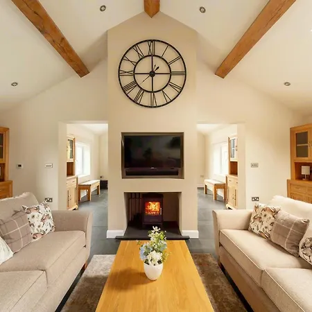 4 Bed In Backbarrow Oc-Lr094